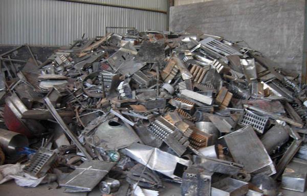 废旧金属回收站回收利用废金属